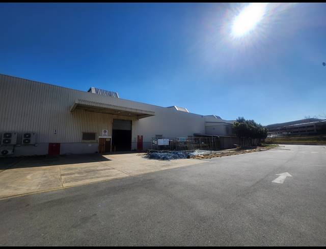 11,924M² WAREHOUSE TO LET IN HALFWAY GARDENS